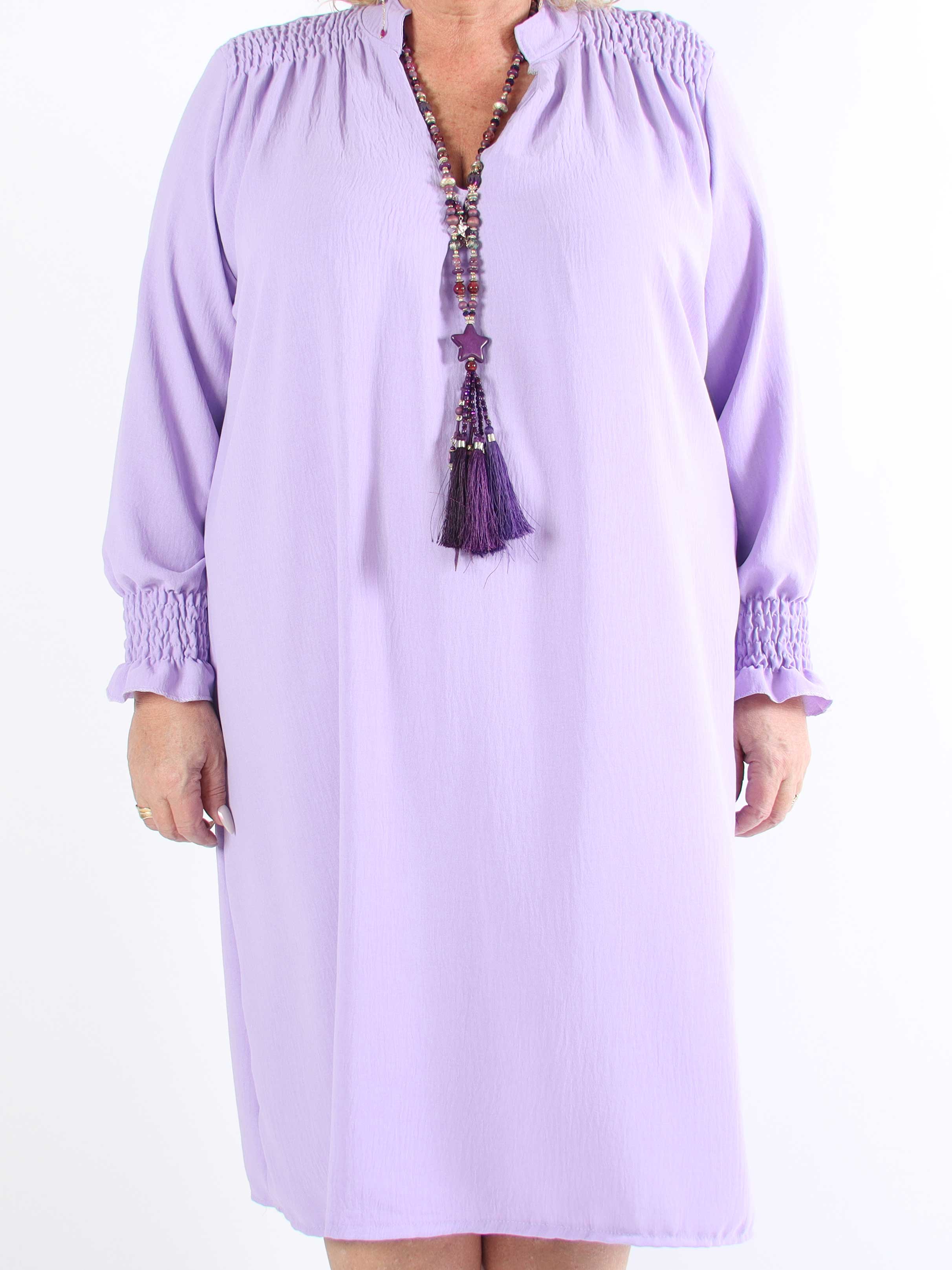 Marisol - Söt plus size-klänning med smock och v-ringning